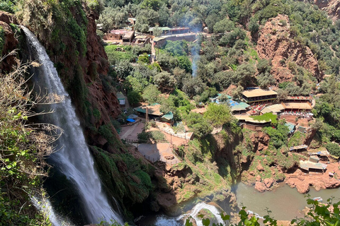 Marrakech : Randonnée guidée et excursion en bateau aux cascades d'Ouzoud