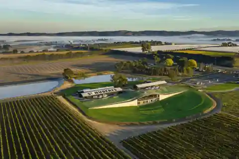 Melbourne: Helicopter, Wine Tasting & Lunch in Yarra Valley