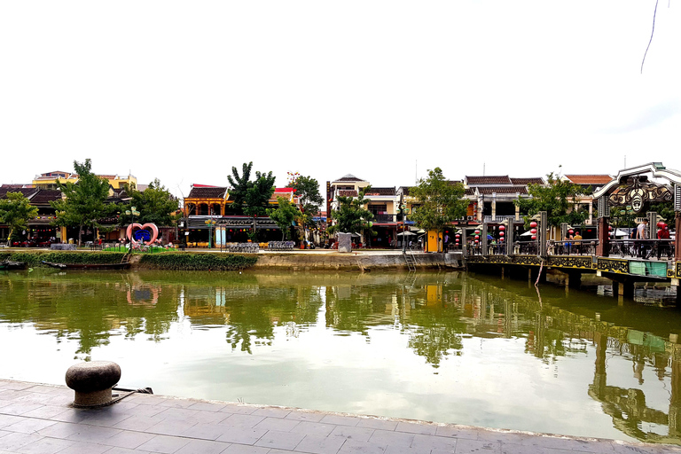 Discover the UNESCO Heritage of Hoi An: Walking & River boat Discover the UNESCO Heritage of Hoi An: Walking & River boat