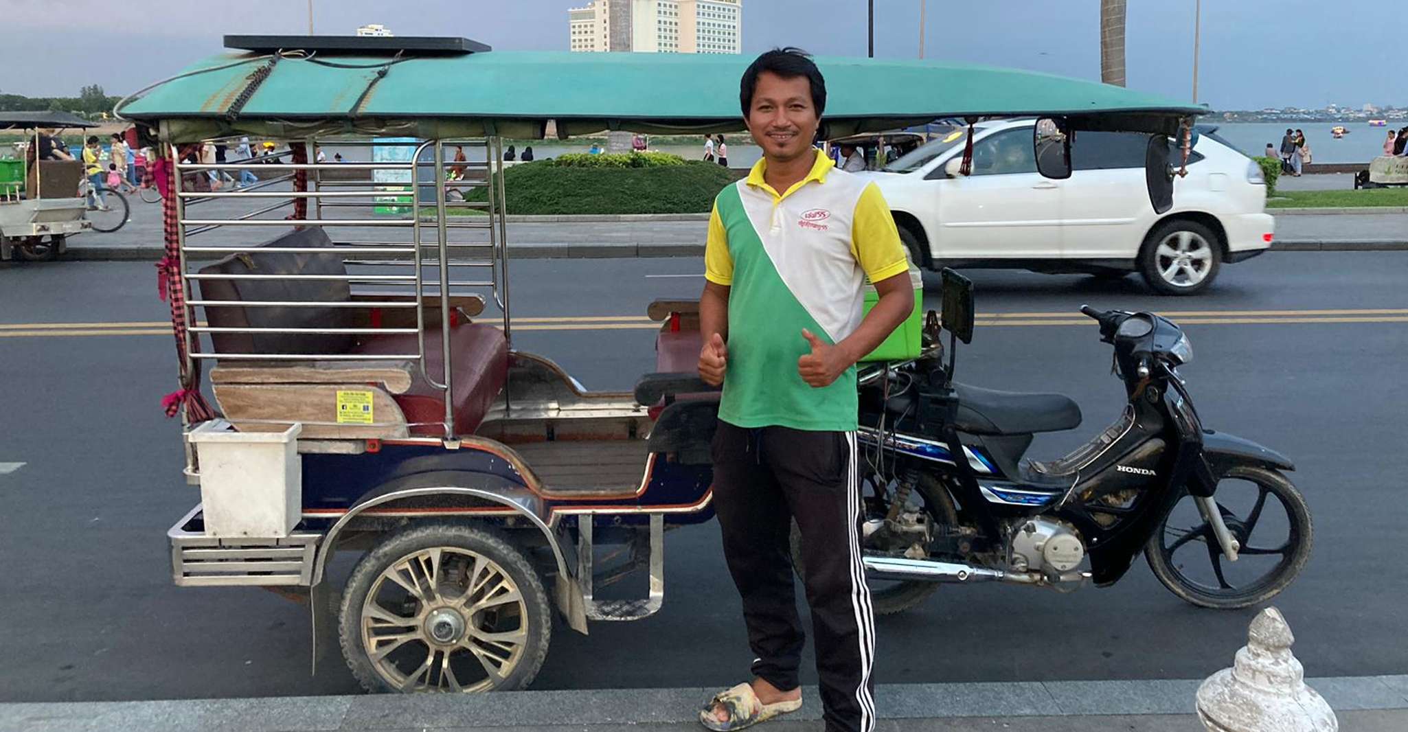 Killing Fields, S21, 10 Stop City Tour di Tuk-Tuk - Hizvo