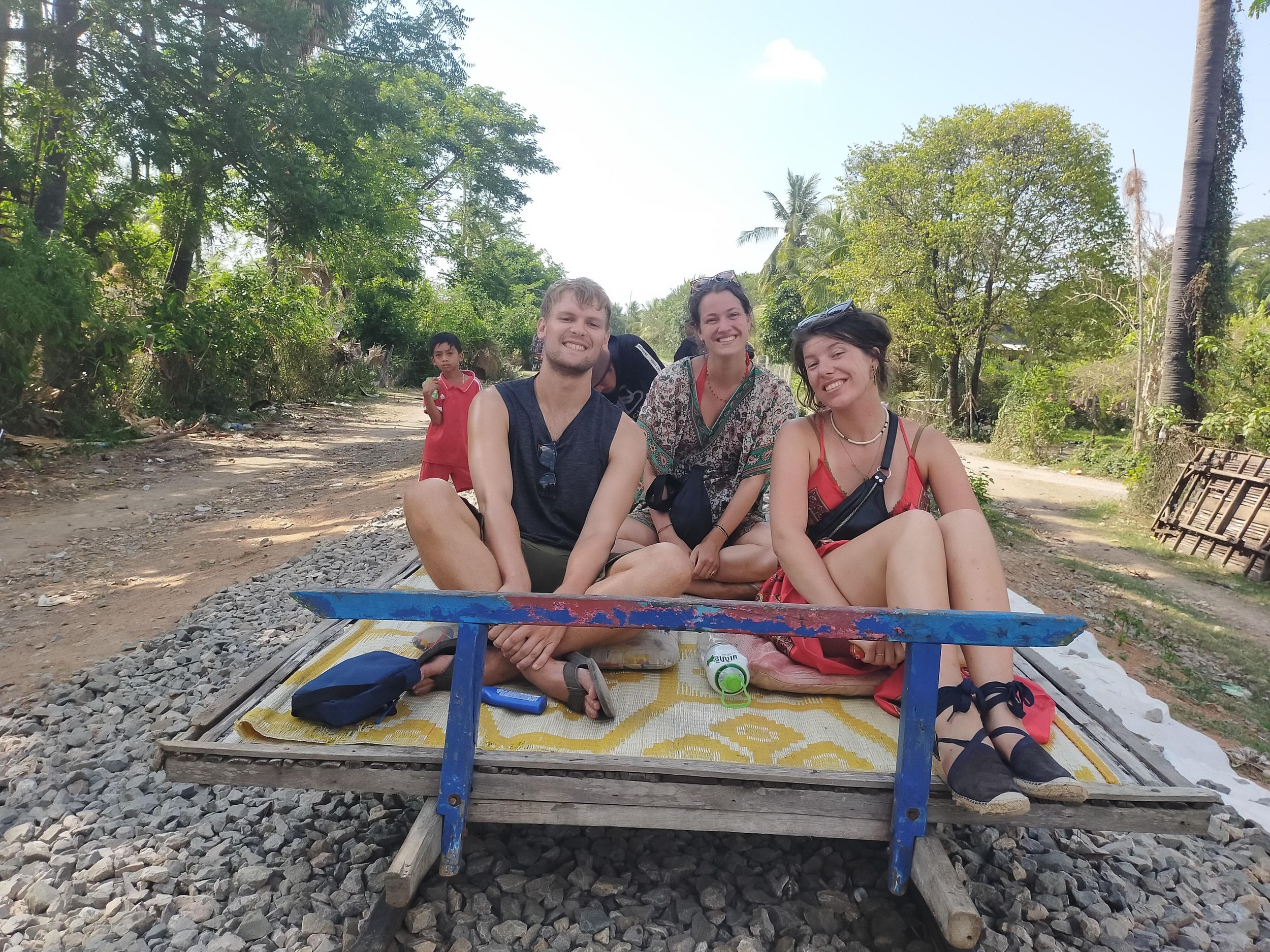 Battambang: Tuk-Tuk, Bambuszug, Tötungs-/Fledermaushöhlen, Sonnenuntergang