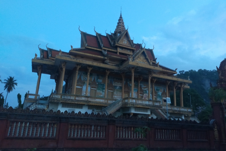 Nachmittags Tuk Tuk Tour zum Bambootrain, den Tötungs- und Fledermaushöhlen
