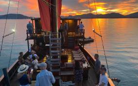 Hua Hin: Siamtara Sunset Sailing Dinner Cruise with Pickup