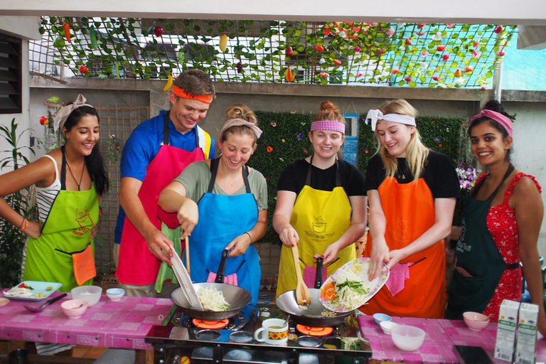 Aula de culinária de meio dia com excursão de meio dia pelo mercadoAula de culinária de meio dia com tour pelo mercado