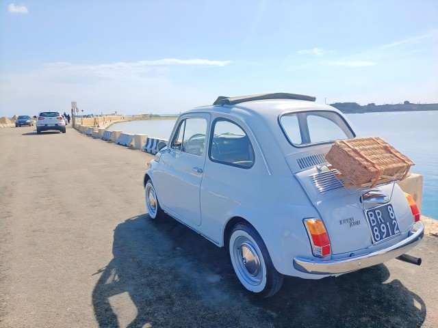 Visit Brindisi City Tour in a Lovely Vintage Fiat 500 in Brindisi et Ostuni