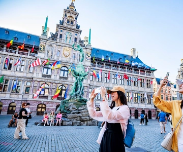 From Brussels: Guided Antwerp City Tour
