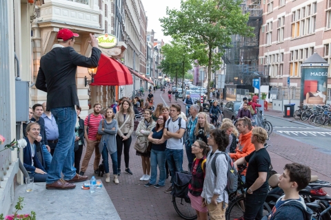 Amsterdam: piesza wycieczka po centrum miasta z komikiem jako przewodnikiemAmsterdam: City Centre Tour z lokalnym komikiem