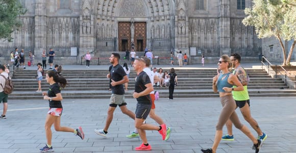 Barcelona: City Highlights Guided Running Tour