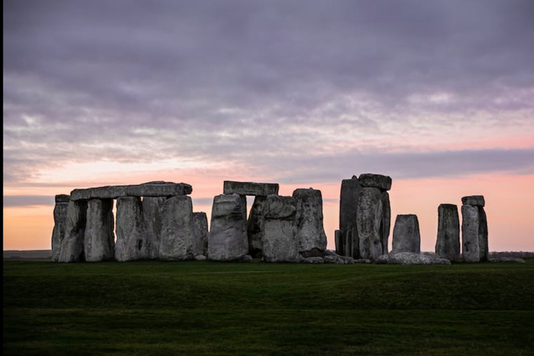 From London: Stonehenge and Bath Private Full-Day Trip