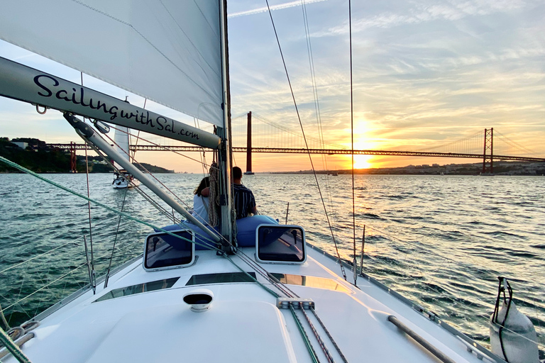 Entdecke die Ufer von Lissabon: Segeltour entlang des Flusses Tejo