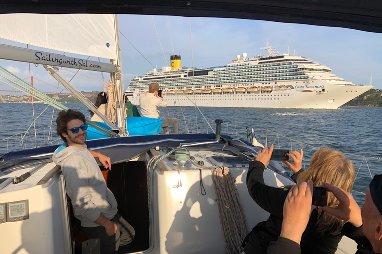 Entdecke die Ufer von Lissabon: Segeltour entlang des Flusses Tejo