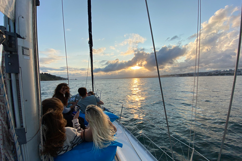 Lisboa: Cruzeiro no Rio Tejo ao pôr do sol com bebidasTour em pequenos grupos