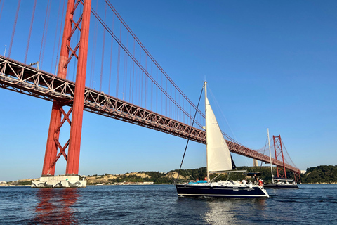 Entdecke die Ufer von Lissabon: Segeltour entlang des Flusses Tejo