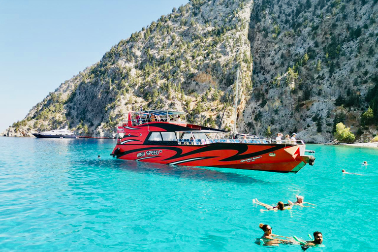 Rodas: Barco de alta velocidad a la isla de Symi y a la bahía de San JorgeEmbarcar en el Puerto de Mandraki en Rodas