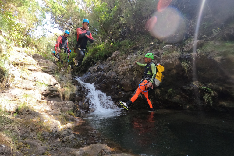 Madeira : Ribeira das Cales Kanotpaddling (Nivå 1)Madeira : Canyoning i Ribeira das Cales (Nivå 1)