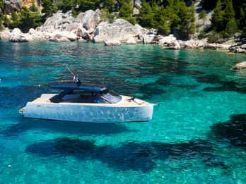 Private Bootstour ab Hvar mit einem Luxusboot