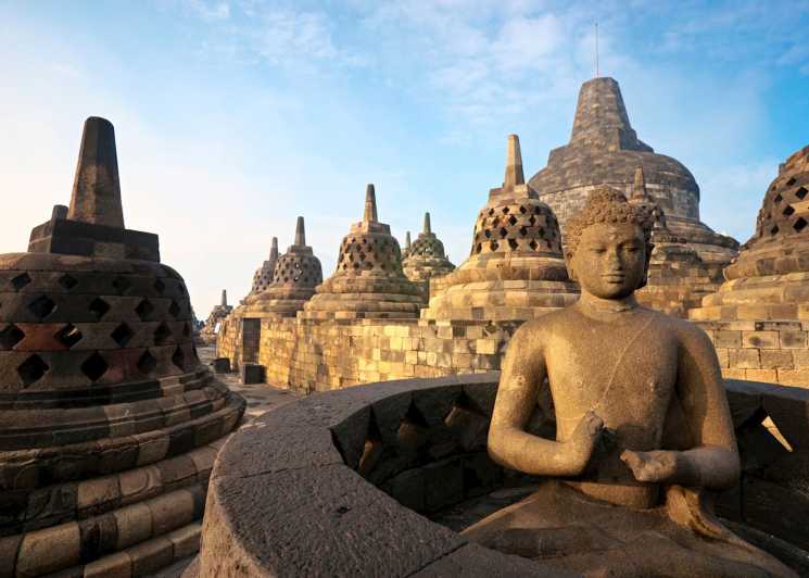 Yogyakarta: Subida a la Cima de Borobudur y Excursión a Prambanan