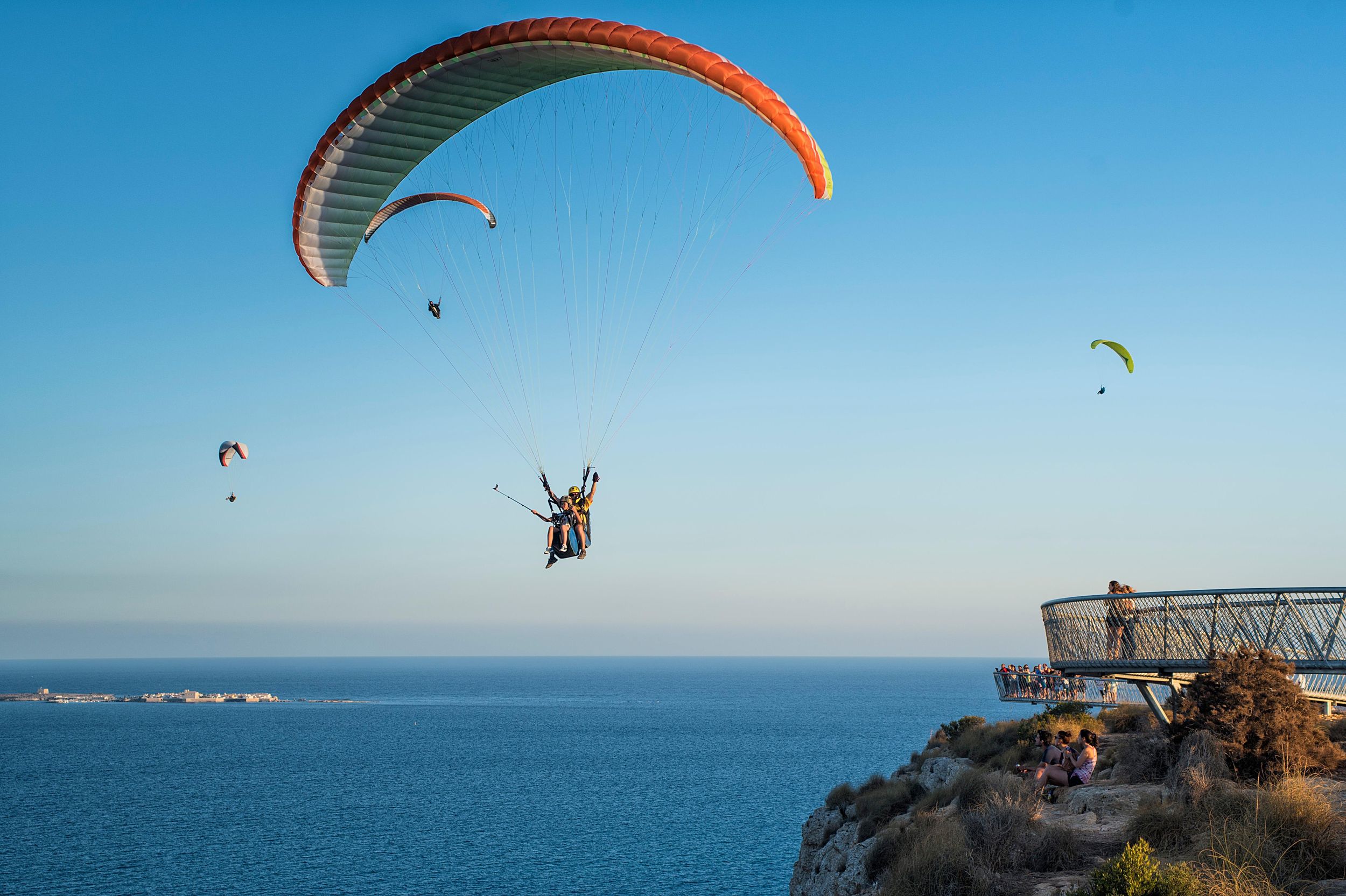 Alicante Abenteuer; Gleitschirmfliegen in Santa Pola oder Agost im privaten Van