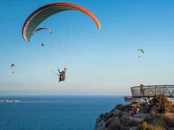 Aventura en Parapente en Santa Pola desde Alicante recogida incluida en Van