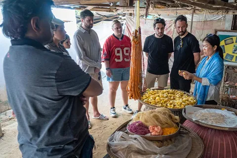 Phnom Penh Haft Day Tour to Silk Island by Tuk Tuk