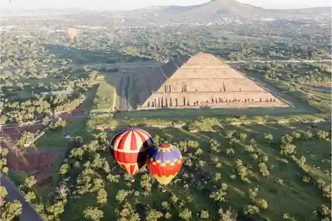 México: Vuelo en globo aerostático sobre las pirámides (CH, ENG, ESP)