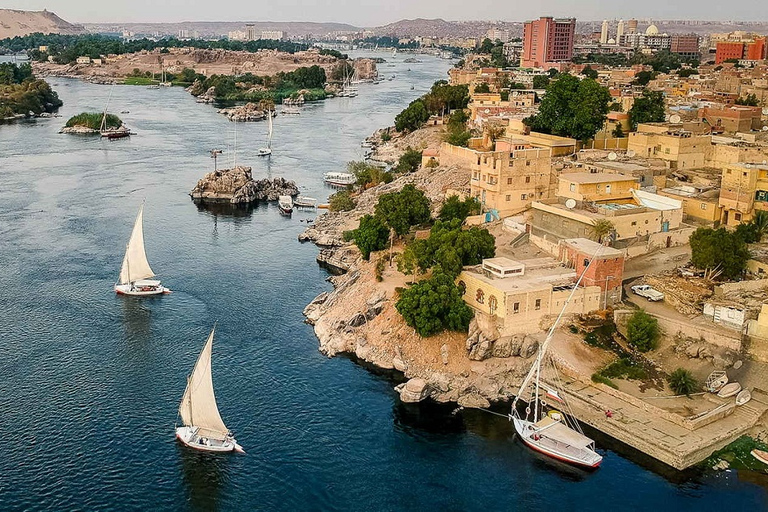 Desde Luxor Crucero de tres noches por el Nilo hasta AsuánBarco de lujo