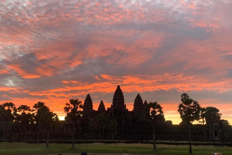 Angkor Wat Sunrise & Highlight Temples Private Guided Tour