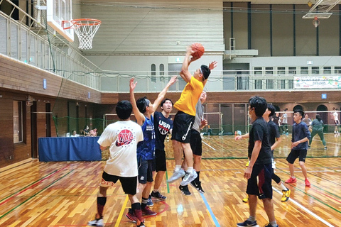 ¡Baloncesto en Osaka con jugadores locales!Baloncesto: Centro Deportivo Chuo (Osaka)