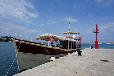 Poreč: Dolphin Spotting Cruise with Included Drinks