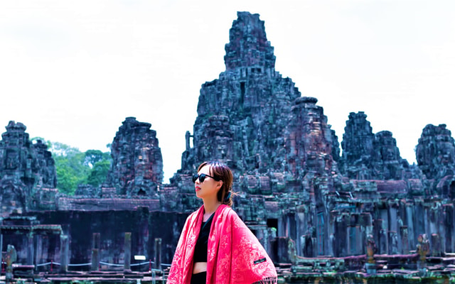 Angkor Wat, Ta Promh, Banteay Srei, Bayon temples Guide Tour