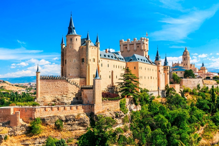 Segovia Visita Guiada, Alcázar y Senderismo con Tren de Alta Velocidad