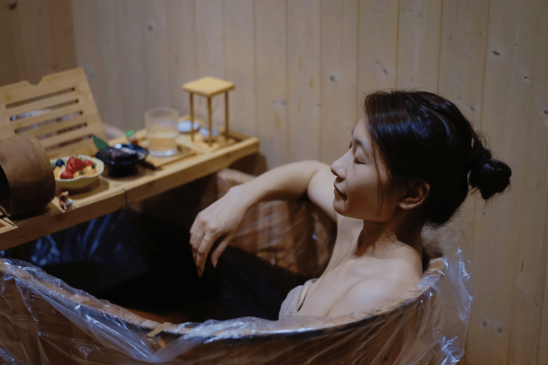 Guangzhou: Traditional Chinese Seasonal Herbal Bath