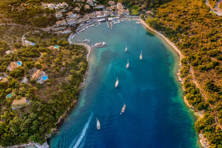 Crociera a nord-est di Corfù di mezza giornata - Tour privato in yacht