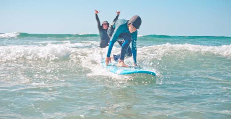 Tečaj surfanja za djecu i obitelj na beskrajnim plažama Fuerteventure