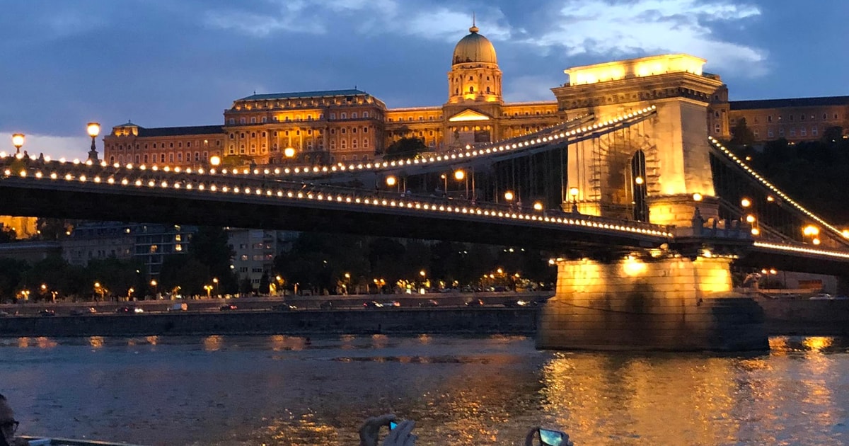 self walking tour of budapest