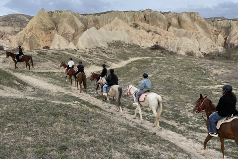 Excursión a caballo al atardecer por los singulares valles de CappadOpción Estándar