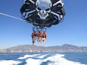 Fuengirola: Deluxe Parasailing Flight from Fuengirola Port