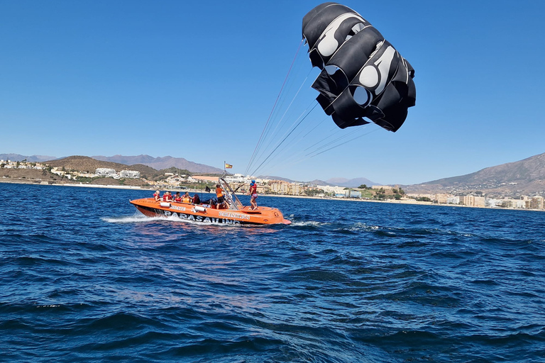 Fuengirola: Volo in parasailing Deluxe dal porto di FuengirolaPer volare insieme