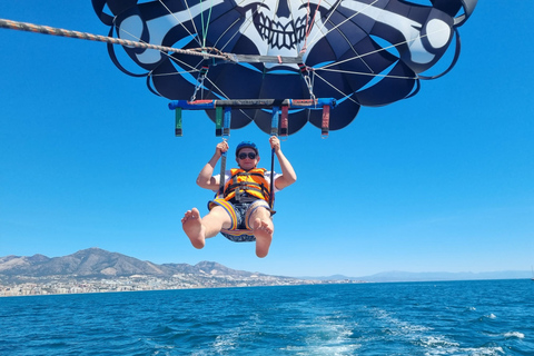 Fuengirola: Volo in parasailing Deluxe dal porto di FuengirolaPer volare insieme