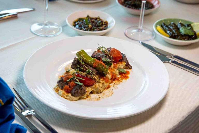 Au départ d'Istanbul : Dîner-croisière sur le Bosphore Taverne et spectacle du monde