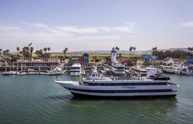 Visit Los Angeles Night Cruise in Marina del Rey with Dinner in Los Angeles