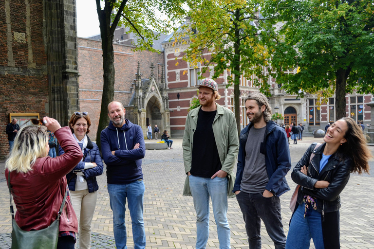 Utrecht Walking Tour met een lokale cabaretier als gidsUtrecht Centrum Tour met een lokale cabaretier als gids