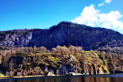 Passeio flexível ao Castelo de Modalen, Hesjedalsfossen pode ser uma caminhadaPasseio flexível para Modalen O Castelo Hesjedalsfossen