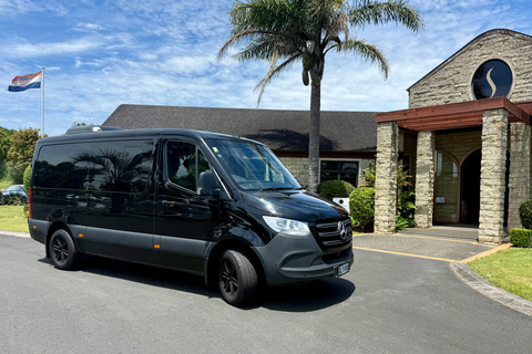 Auckland: Wine Country Tour with Lunch & Tastings