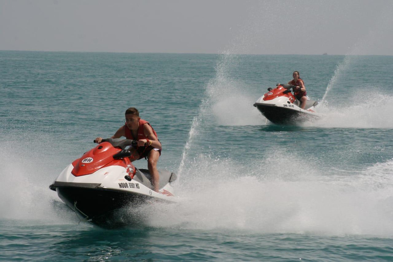 01h30 de passeio de jet ski em busca de golfinhos