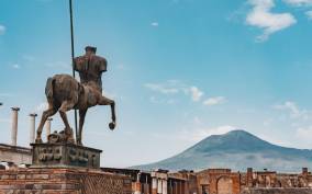 From Naples: Mount Vesuvius and Pompeii Ruins Combo Day Trip