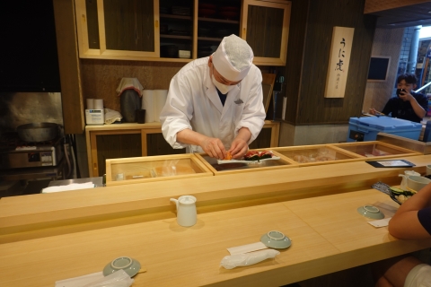 Découvrez la culture et la gastronomie de Tsukiji｜Comparaison des sushis et des sakésExplication culturelle de Tsukiji et visite gastronomique