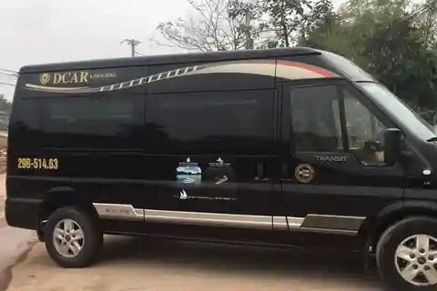 Desde Hanoi: Transporte a la Bahía de Halong en limusina de 17 plazas