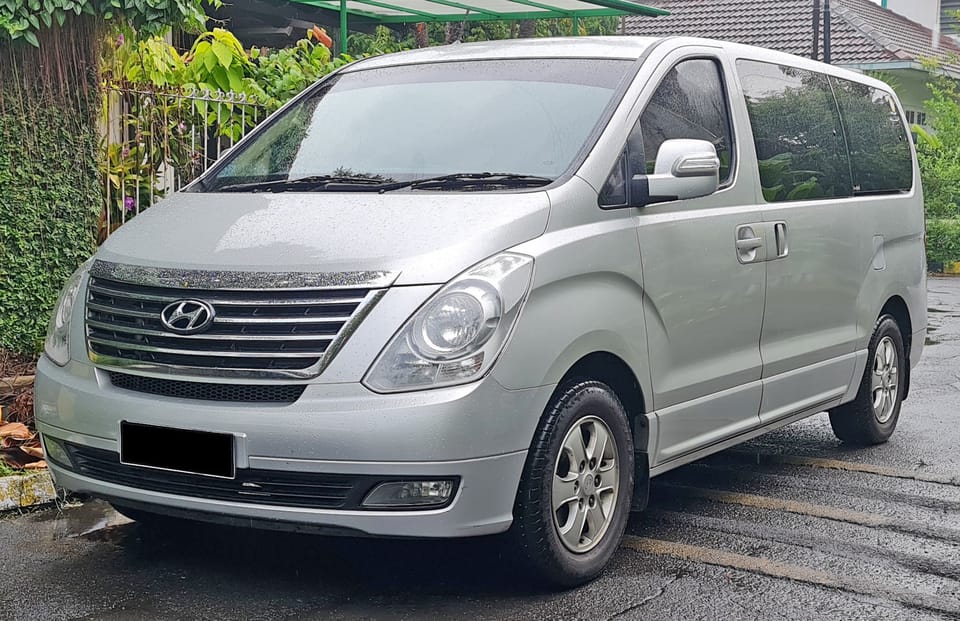 Купить б/у Hyundai H-1 II 2.5d AT (145 л.с.) дизель автомат в Воронеже: белый Хе
