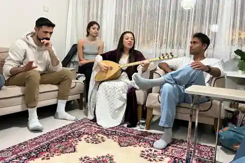 Musica curda privata Istanbul: Stile musicale antico Dengbeji